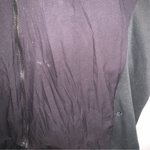 Arc'teryx Men's Atom Black Hooded Jacket - Picture 5 of 13